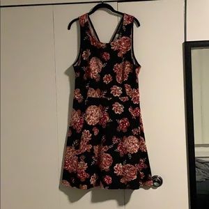 Black sleeveless dress w red and white flowers -3X
